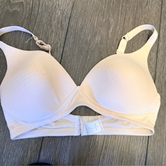 34D bras - Picture 3 of 8